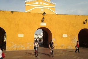 Cartagena: Historic & Movie Bike or Walking Tour