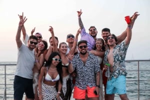 Cartagena: Sunset Bay Tour in Catamarán with Drinks