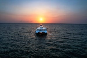 Cartagena: Sunset Bay Tour in Catamarán with Drinks