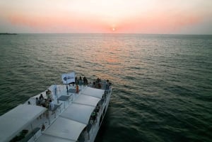 Cartagena: Sunset Bay Tour in Catamarán with Drinks