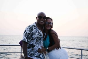 Cartagena: Sunset Bay Tour in Catamarán with Drinks