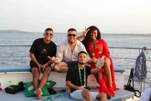 Cartagena: Sunset Bay Tour in Catamarán with Drinks