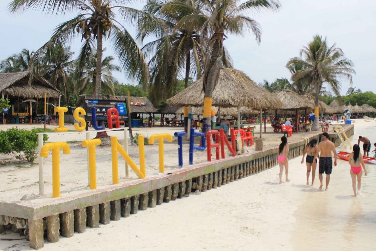 cartagena: Mucura and Santa Cruz Islands Tour spectacular