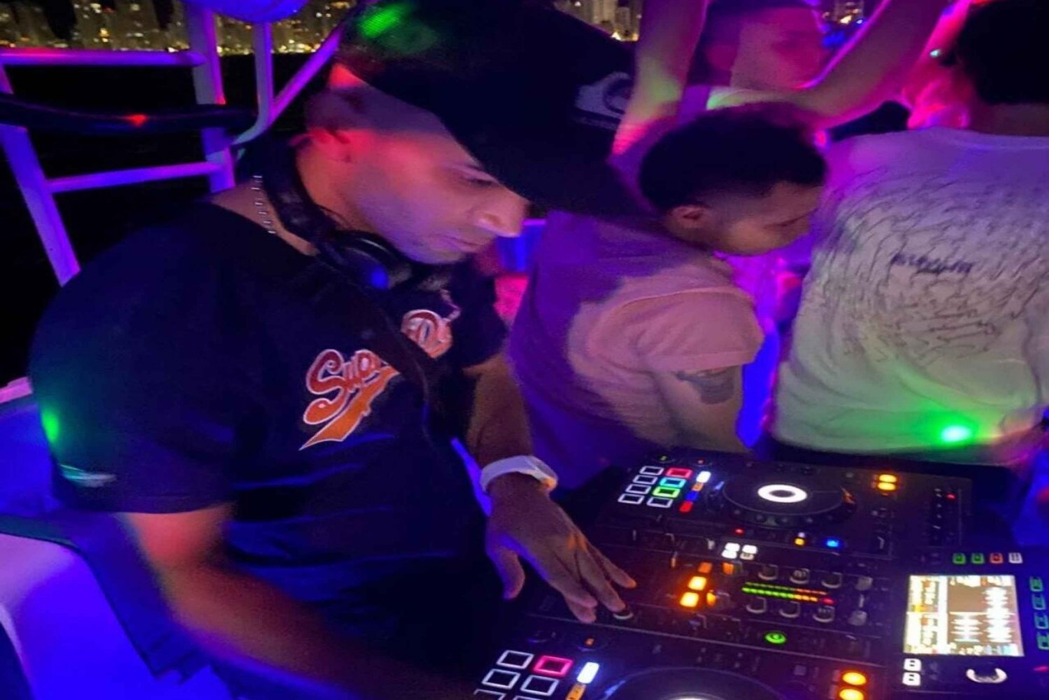 Cartagena: PartybayYacht com bar aberto e DJ a bordo!