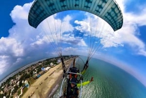 Cartagena: Paratriking Flight from the Beach