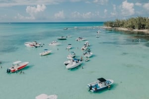 Cartagena: Party Boat till Cholon Beach med 2 drinkar och lunch