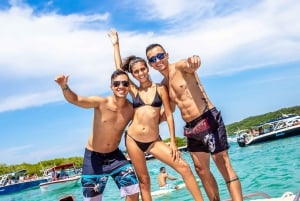 Cartagena: Fiesta en Barco a la Isla del Cholón con Barra Libre y Almuerzo