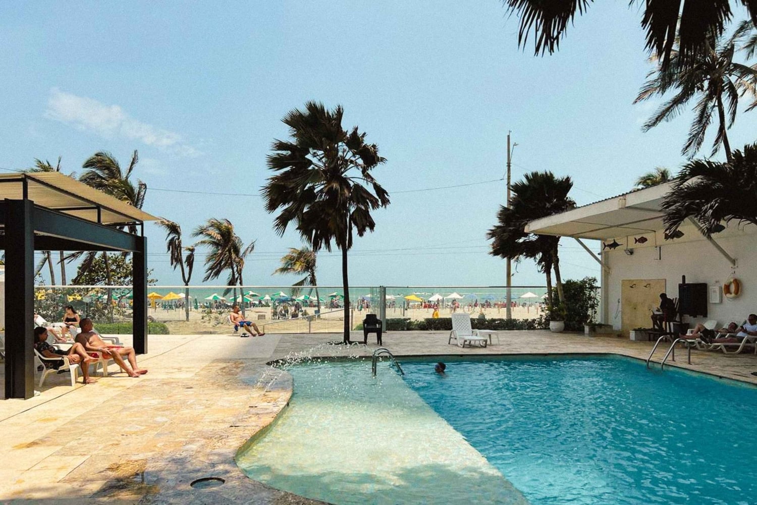 Картахена: день у бассейна в отеле Playa Club с видом на море в Бокагранде