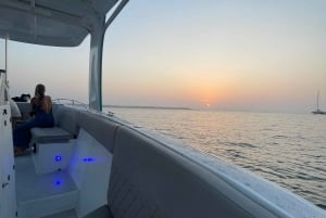 カルタヘナ：夕日と夜のプライベート ボート ツアー