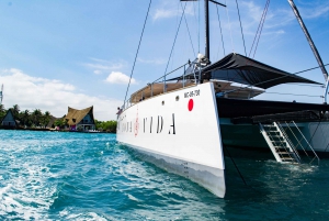 Cartagena: Rosario Islands Catamaran with Lunch and Snorkel