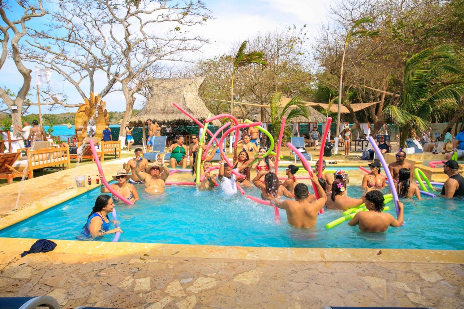 カルタヘナロサリオ諸島デイパス イビサ島ビーチクラブ