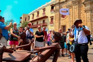 Cartagena: tour a pie compartido por el casco antiguo colonial
