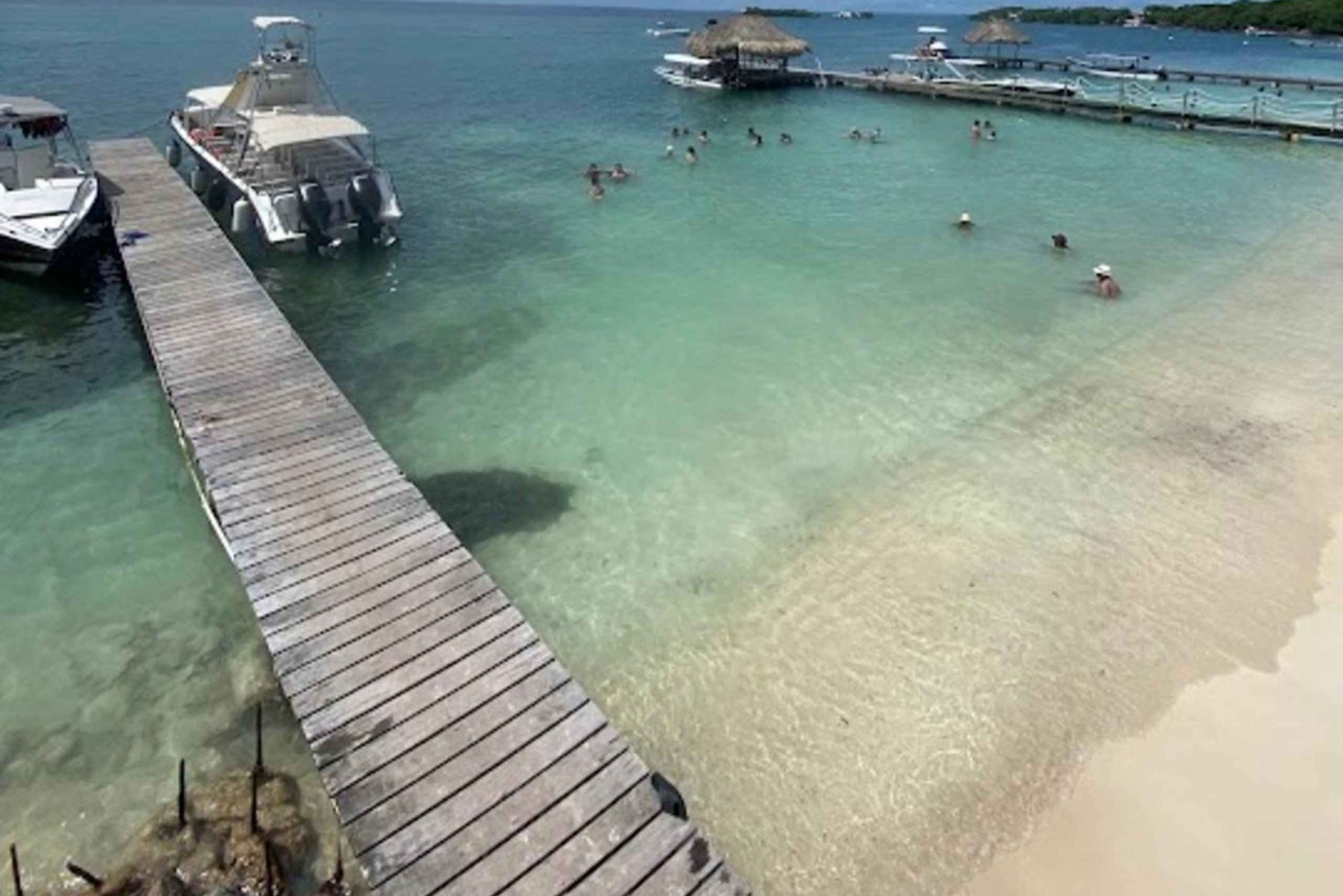 カルタヘナソル・イ・パパヤ・ビーチクラブ（Sol y Papaya Beachclub） - アイラ・グランデ（Isla Grande）日帰りツアー！