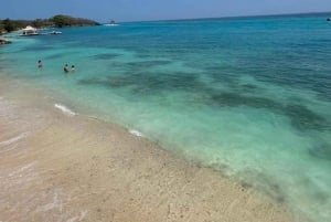 カルタヘナソル・イ・パパヤ・ビーチクラブ（Sol y Papaya Beachclub） - アイラ・グランデ（Isla Grande）日帰りツアー！