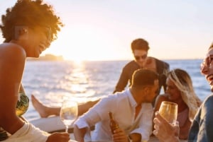 Cartagena: Sunset Open Bar Cruise in Catamaran or Speedboat
