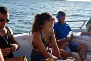 Cartagena: Sunset Open Bar Cruise in Catamaran or Speedboat