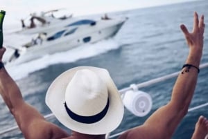 Cartagena: Sunset Open Bar Cruise in Catamaran or Speedboat