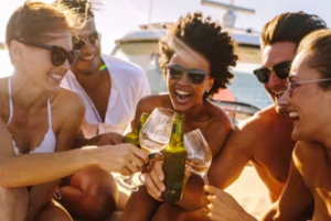 Cartagena: Speedboat Sunset Party with Open Bar & Club Entry
