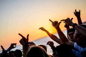 Cartagena: 2-Hour Sunset Speedboat Bay Party & Open Bar