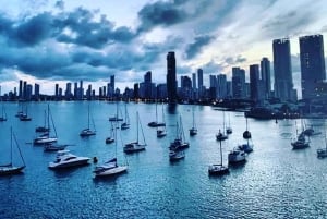 Carthagène : Coucher de soleil en bateau dans la baie avec bar ouvert et spectacle musical !