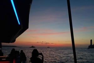 Carthagène : Coucher de soleil en bateau dans la baie avec bar ouvert et spectacle musical !