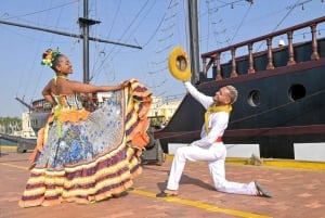 Carthagène : Coucher de soleil en bateau dans la baie avec bar ouvert et spectacle musical !