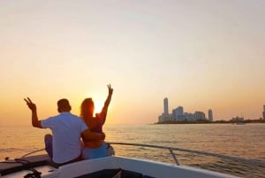 Cartagena: Sunset Boat Tour with Open Bar and Snacks