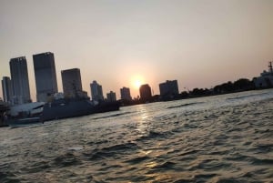 Cartagena: Tour en barco al atardecer con barra libre y aperitivos