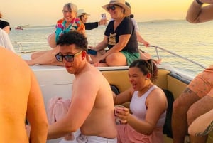 Cartagena: Solnedgang i båd i bugten med musik og sprut