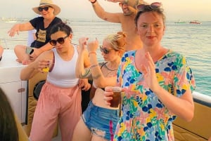 Cartagena: Solnedgang i båd i bugten med musik og sprut