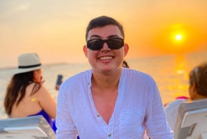 Cartagena: Solnedgang i båd i bugten med musik og sprut