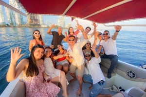 Cartagena: Solnedgang i båd i bugten med musik og sprut