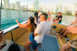 カルタヘナ：音楽とお酒を楽しみながら湾のボートで夕日を眺める