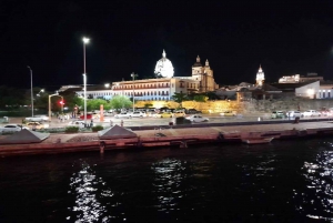 Cartagena: Atardecer en un BARCO PIRATA con buena gente y LICOR