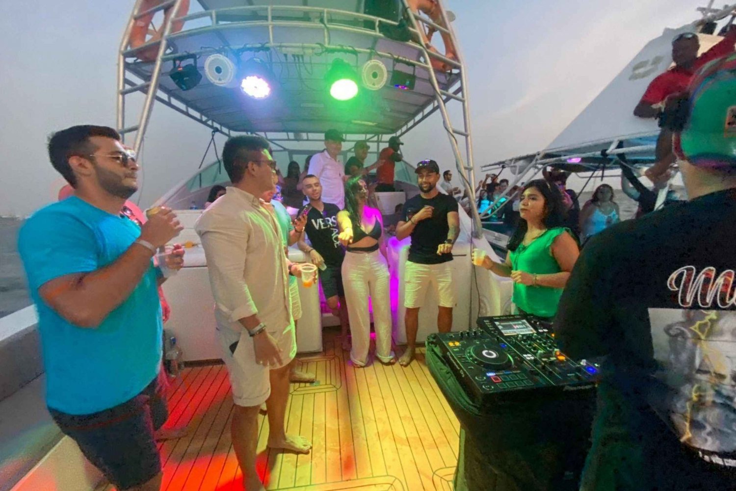 Cartagena: Sunset or nightplan on the bay with Open Bar!