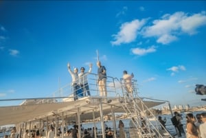 Cartagena: Sunset over Cartagena Bay aboard a brand-new catamaran