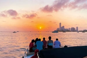 Cartagena: Sunset Boat Party and Beach Club