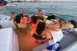 Cartagena: zonsondergang op een jacht met open bar en dj aan boord