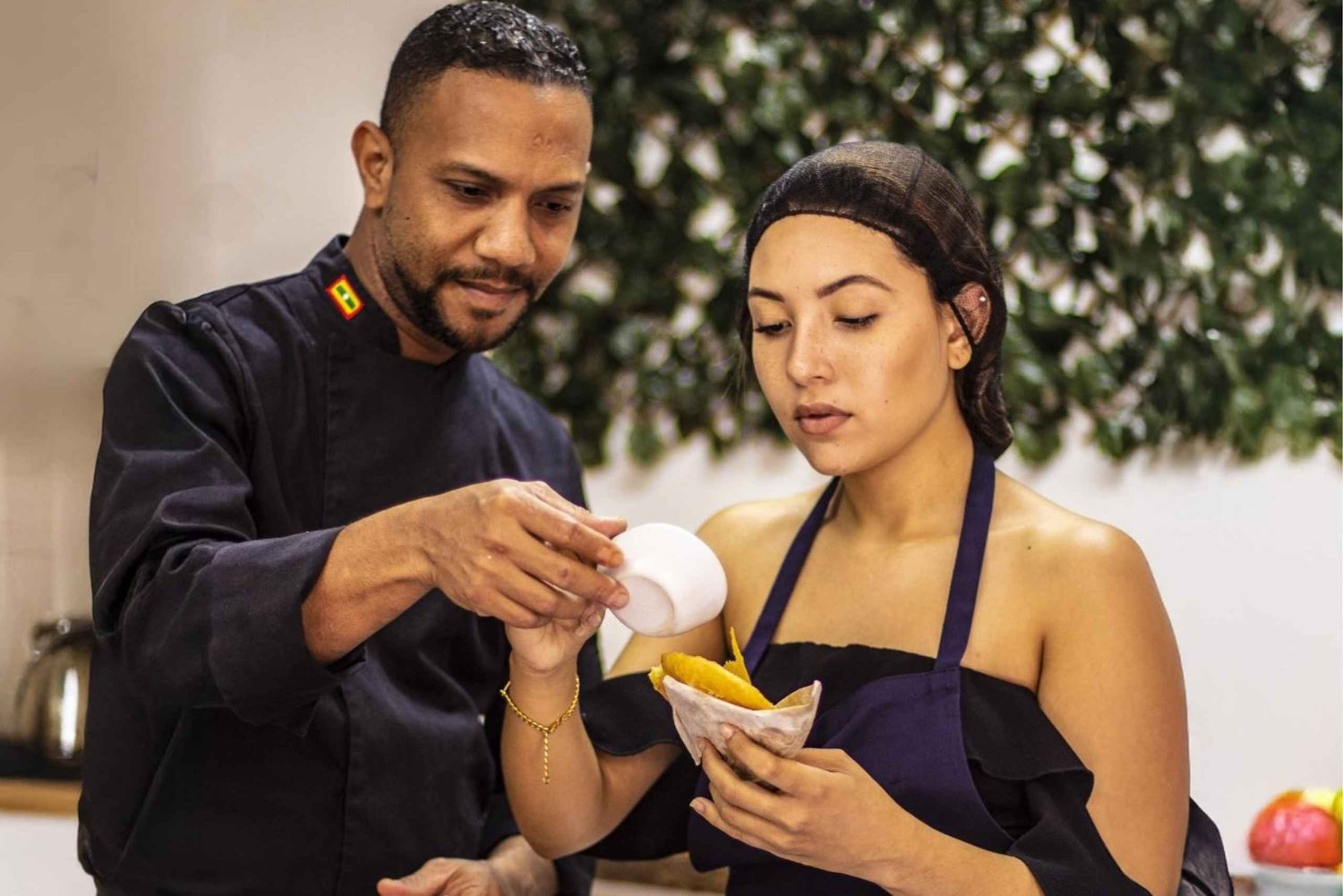 Cartagena: Traditional cooking class in a restaurant in the historic center