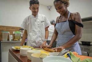 Cartagena: Traditional cooking class in a restaurant in the historic center