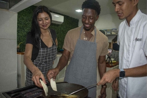 Cartagena: Traditional cooking class in a restaurant in the historic center