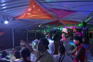 カルタヘナ：ディナーとオープン・バー付き白夜ボート・ツアー