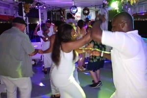 カルタヘナ：ディナーとオープン・バー付き白夜ボート・ツアー