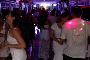 カルタヘナ：ディナーとオープン・バー付き白夜ボート・ツアー