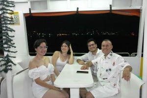 カルタヘナ：ディナーとオープン・バー付き白夜ボート・ツアー