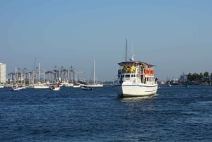 カルタヘナ：ディナーとオープン・バー付き白夜ボート・ツアー