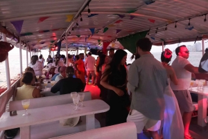 カルタヘナ：ディナーとオープン・バー付き白夜ボート・ツアー