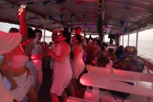 カルタヘナ：ディナーとオープン・バー付き白夜ボート・ツアー