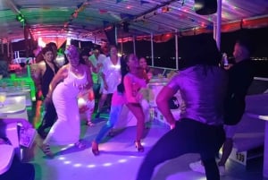 カルタヘナ：ディナーとオープン・バー付き白夜ボート・ツアー