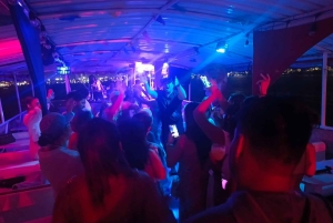 カルタヘナ：ディナーとオープン・バー付き白夜ボート・ツアー